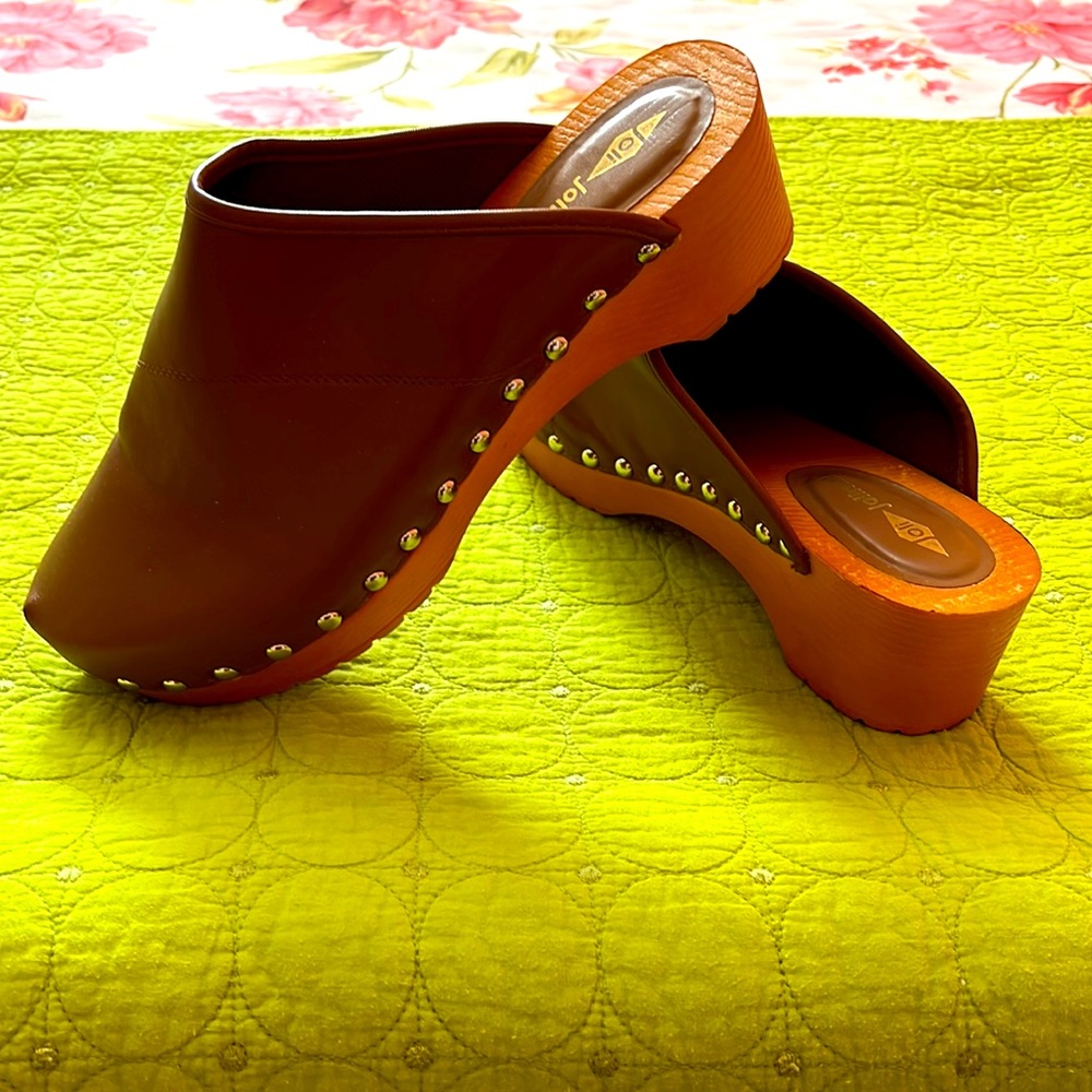 Clogs